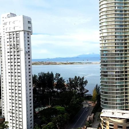 Mansion One Entire House 3 Queenbeds - Spacious Balcony Seaview George Town Eksteriør bilde