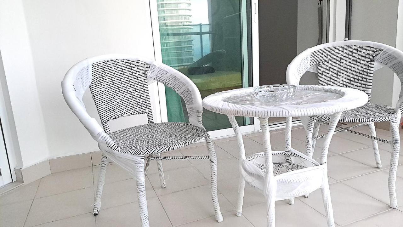 Mansion One Entire House 3 Queenbeds - Spacious Balcony Seaview George Town Eksteriør bilde